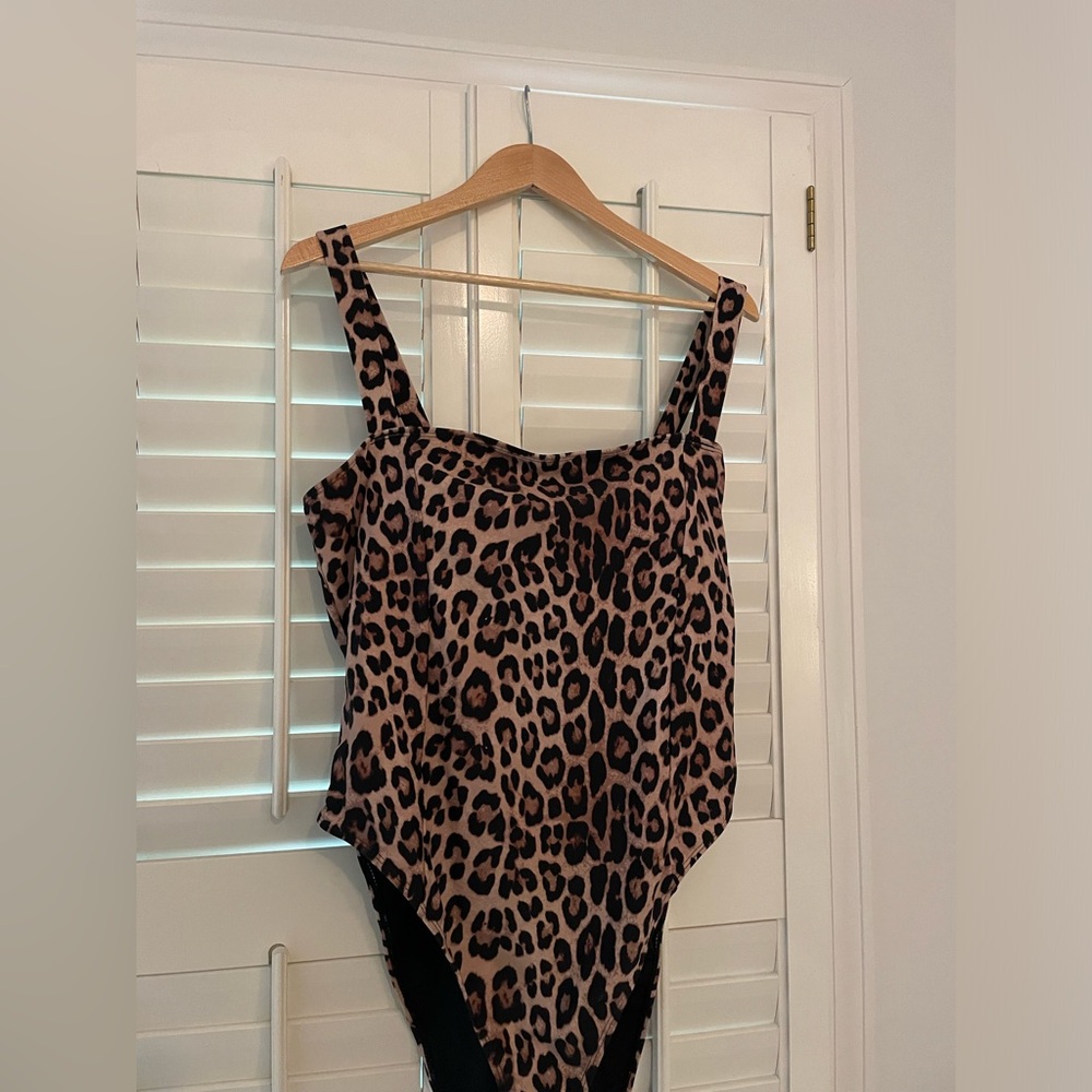 NWT Good American animal print swim suit size 7 (3/4X)